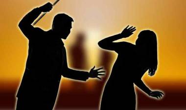 வீட்டில் பிணமாக கிடந்த இளம்பெண்