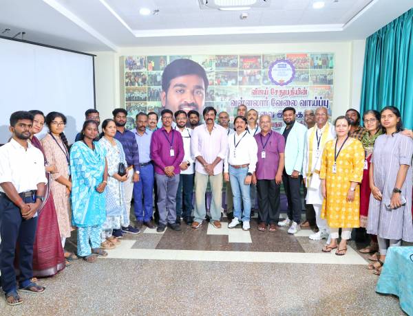 கட்டணமில்லா vvvsi.com வேலை வாய்ப்பு இணையதளத்தை மதுரையில் தொடங்கி வைத்தார் மக்கள் செல்வன் விஜய் சேதுபதி