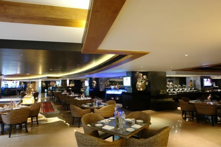 Get a luxury food experience this monsoon at Hotel Sahara Star