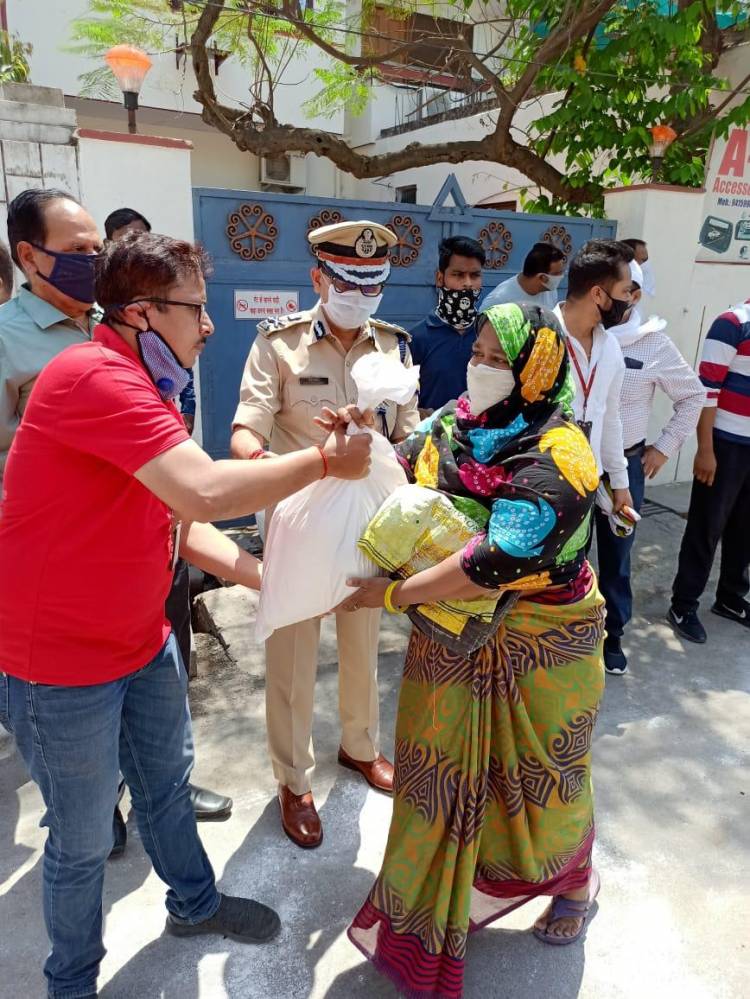 Muthoot Group serves free food and essentials to 15,000 families affected by lockdown across India