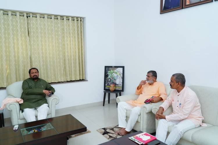 .@KumbhY had a warm reception by Honourable Deputy CM of #Karnataka Sri Lakshman Sawadi.