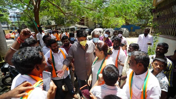 Sundar C joined Mrs Kushboo in election campaign at Thousand lights constituency