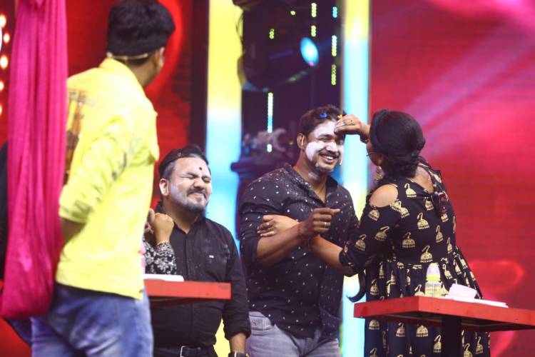 Couples adorn the stage with love in Colors Tamil’s most entertaining show -Colors Sunday Kondattam