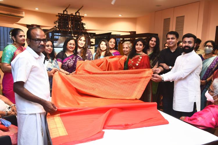 Dakshinam Sarees launched ‘A Saree Soiree’ hosted by Nina Reddy with a Fashion Walk showcasing traditional weaves of India accompanied by live indie fusion and vocals by Janani Madan on 1st October 2021