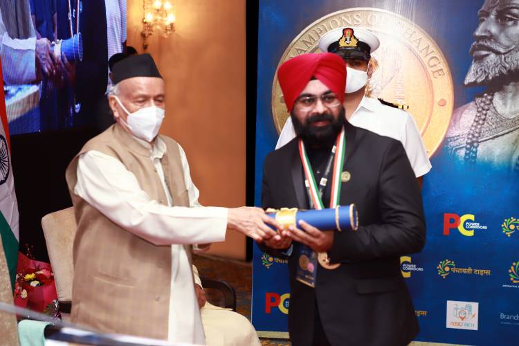Governor of Maharashtra honoured Unacademy educator Jaspal Singh with Champions  of Change National Award