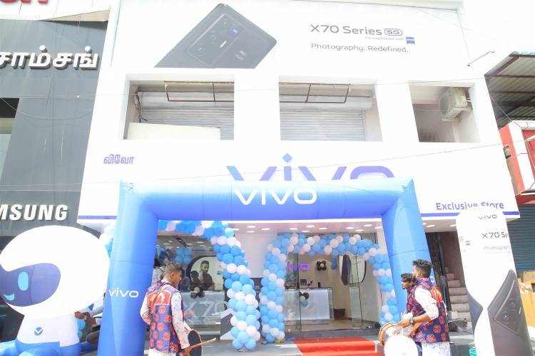 New VIVO Exclusive store @ OMR, Chennai Launched By Mr. Gopalakrishnan – DGM and Mr. Premnath – BRM from VIVO Mobiles