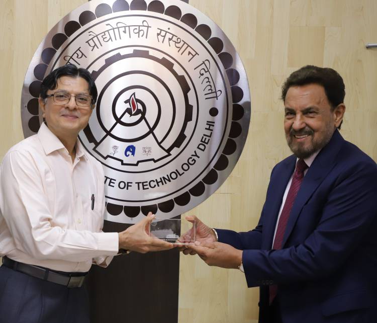 Amarjit Bakshi receives a special honour from his Alma mater, IIT Delhi