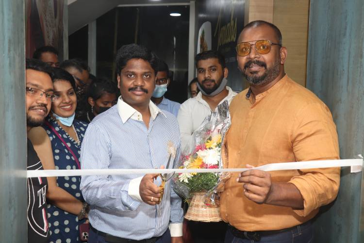 Paulsons Beauty and Fashion Private Limited inaugurates the 54th outlet of ‘Toni&Guy’ and 7th outlet of ‘Jonah’s Bistro’ by   Mr Vijayan Subramanian , Mr.Sam Paul, Sarah , Jonah , Noah and Isaiah at Ramapuram