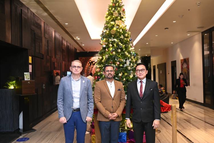Annual Tree Lighting Ceremony at Novotel, Chamiers Road