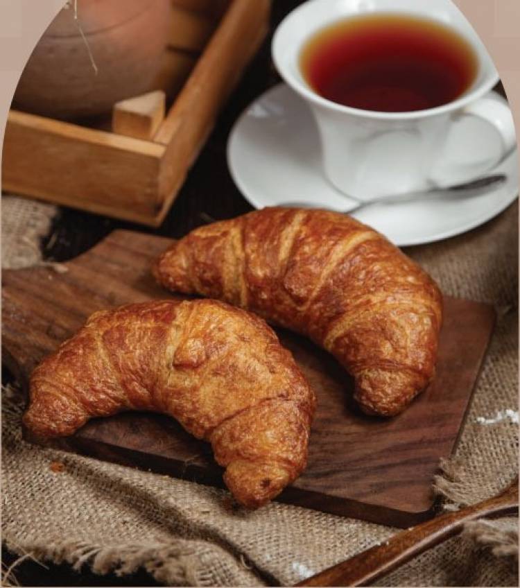 Sip, Snack & Socialize – Hi-Tea at Vapor, Feathers Hotel