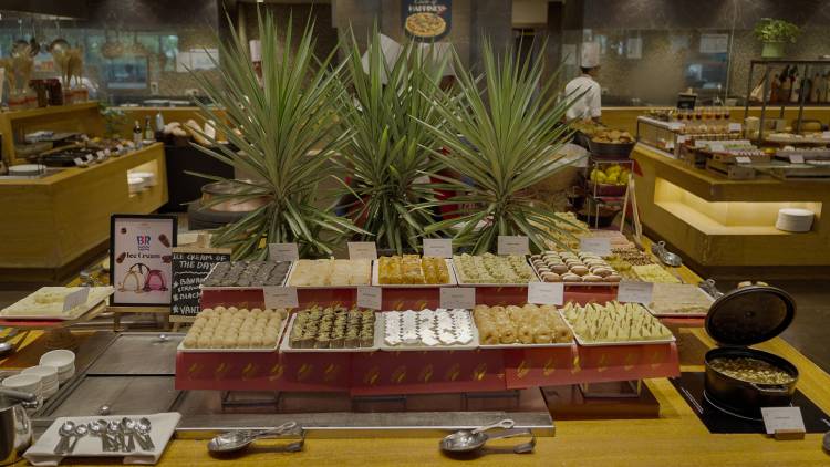 Feathers Hotel Unveils an Opulent Christmas Celebration at Waterside