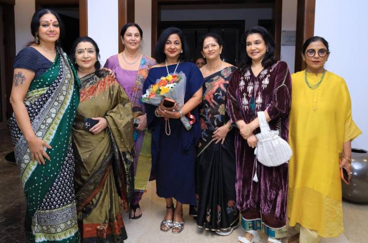 #Sripriya & #RajkumarSethupathy hosted a grand celebration honouring #RadikaaSarathkumar for the historic blockbuster success of #Thaaikizhavi,l