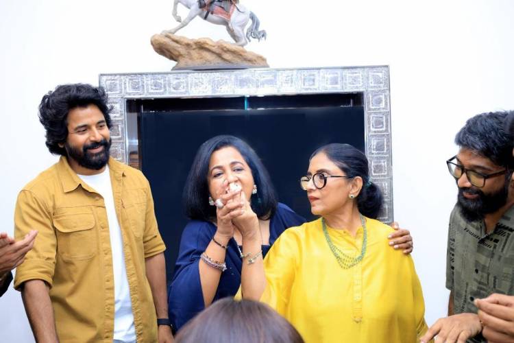 #Sripriya & #RajkumarSethupathy hosted a grand celebration honouring #RadikaaSarathkumar for the historic blockbuster success of #Thaaikizhavi,l