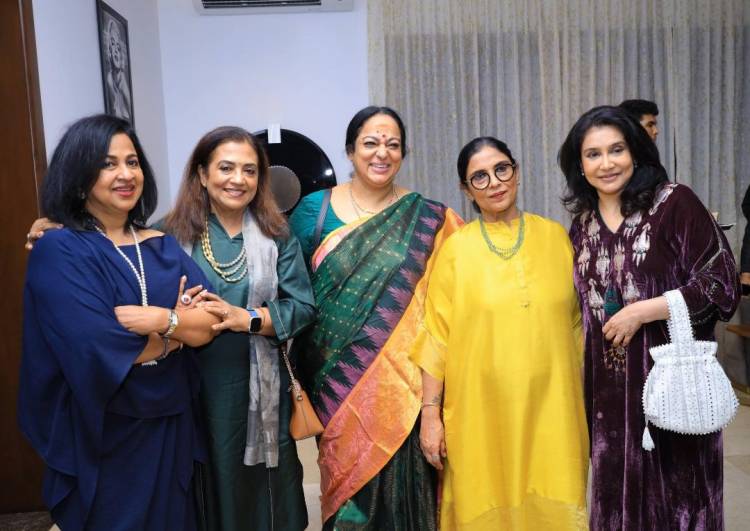 #Sripriya & #RajkumarSethupathy hosted a grand celebration honouring #RadikaaSarathkumar for the historic blockbuster success of #Thaaikizhavi,l