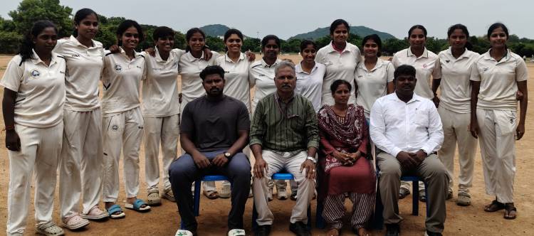 SRMIST Men’s and Women’s Cricket Teams won Gold Medals in the CM Trophy Chengalpattu District Cricket Tournament