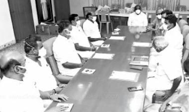 சென்னையில் நேற்று சுமார் நான்கரை மணிநேரமாக அதிமுகவுடன் பாஜ நடத்திய பேச்சுவார்த்தை தோல்வியில் முடிந்தது.