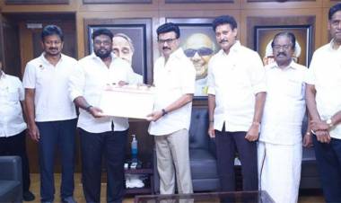 இளைஞர் காங்கிரஸ் முன்னாள் பொதுச்செயலாளர் அலீம் அல் புகாரி மு.க.ஸ்டாலின் முன்னிலையில் திமுகவில் இணைந்தார்!