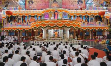 "The Guru removes the darkness of ignorance and leads the seeker to the light of Self-realisation." — Bhagawan Sri Sathya Sai Baba.