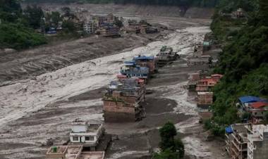 Nepal floods: Death toll nears 400 as hundreds of Indians remain uncontactable