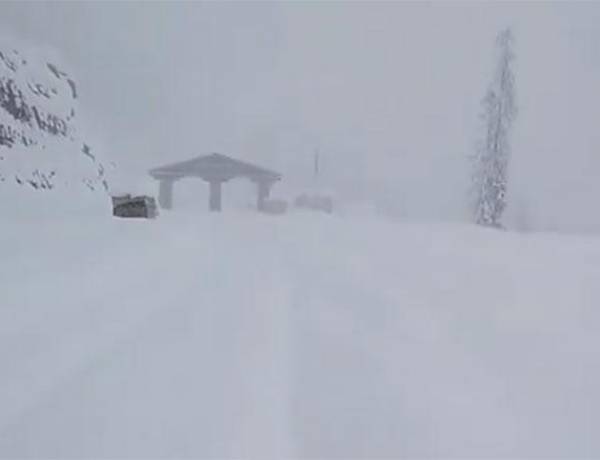 இமாச்சலப் பிரதேசத்தில் பனிப்பொழிவு அதிகரிப்பு – பல மாவட்டங்களுக்கு ஆரஞ்சு அலர்ட்