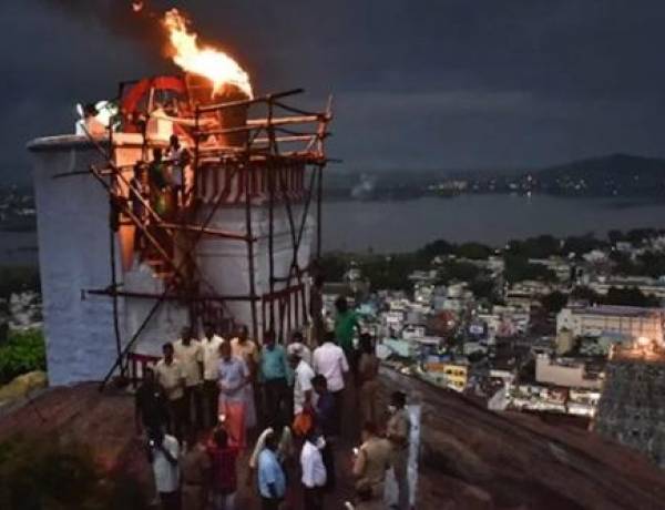 What hinders Thirupparankundram lamp lighting order, High Court asks TN govt