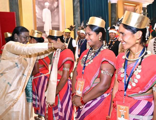 For the first time, Rashtrapati Bhavan witnessed the grandeur of Bastar's tribal culture: Union Home Minister Amit Shah     209-member delegation led by Chief Minister Vishnu Deo Sai visits Rashtrapati Bhavan