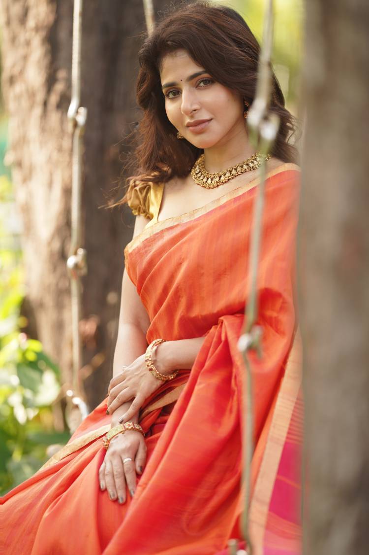Iswarya Menon Stills find Below