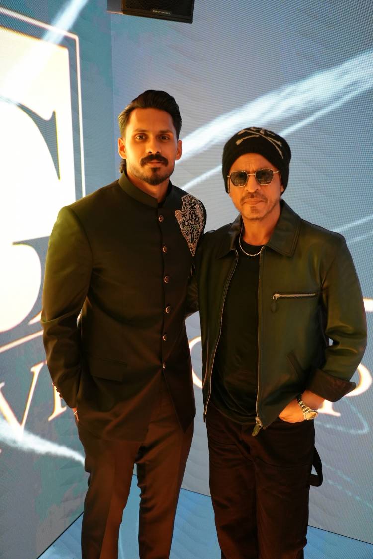  துபாயில் Kannan Ravi Group க்கு சொந்தமான புதிய பாந்தர் கிளப் Panther Club ஐ, திறந்து வைத்த கிங் கான் ஷாருக்கான் ! ( King Khan Shah Rukh Khan)