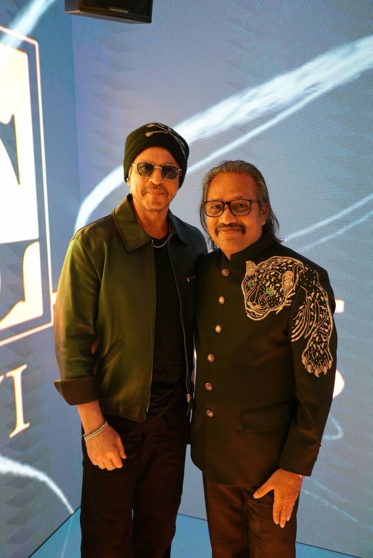  துபாயில் Kannan Ravi Group க்கு சொந்தமான புதிய பாந்தர் கிளப் Panther Club ஐ, திறந்து வைத்த கிங் கான் ஷாருக்கான் ! ( King Khan Shah Rukh Khan)