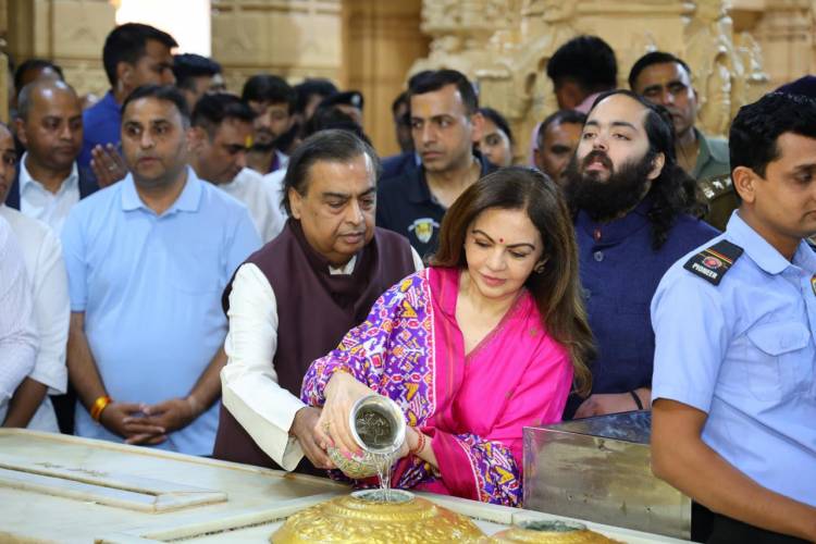Shri Mukesh Ambani, along with Smt. Nita M. Ambani and Shri Anant Ambani, offered prayers at the Somnath Temple