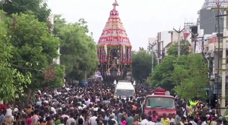  ஸ்ரீரங்கம் ரங்கநாதர் கோயிலின் சித்திரை திருவிழா தேர்த் திருவிழா! – ஆயிரக்கணக்கான பக்தர்கள் பங்கேற்பு
