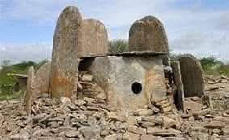 தொன்மைத் தமிழரின் ஈமச்சின்னமான கற்திட்டைகள் ​- ஆக்கம்: ஆறகளூர் பொன்.வெங்கடேசன்