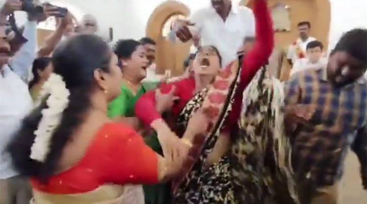 கோவை மாநகராட்சிக் கூட்டத்தில் பெண் கவுன்சிலர்களுக்கு இடையே அடிதடி!