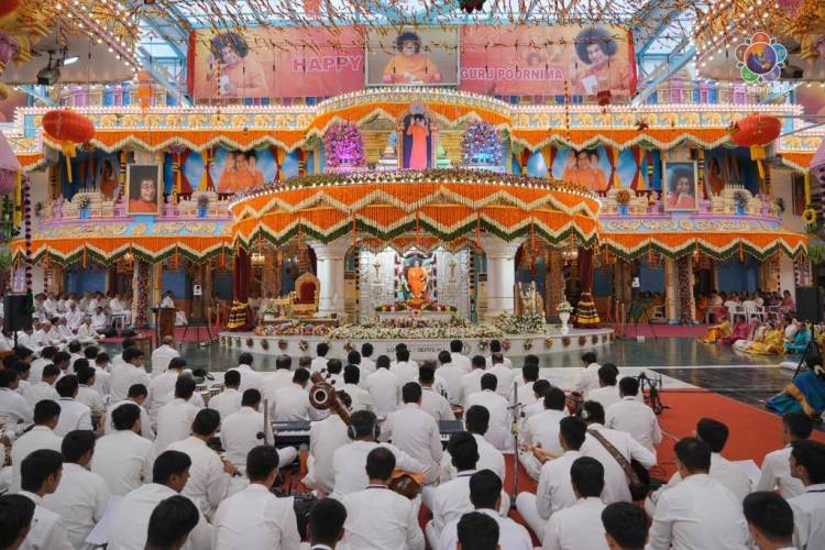 "The Guru removes the darkness of ignorance and leads the seeker to the light of Self-realisation." — Bhagawan Sri Sathya Sai Baba.