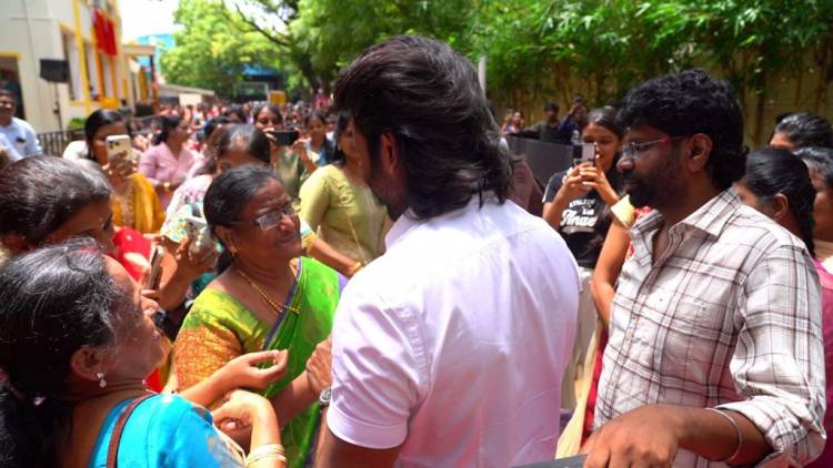 தாய் சத்யா பள்ளியில் தனது சொந்த செலவில் 3 மாடி கட்டிடம் கட்டிக் கொடுத்து நெகிழ்ச்சி!